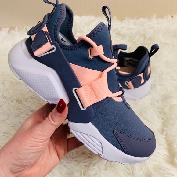 Nike Shoes - Nike Air Huarache